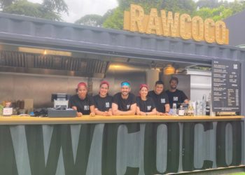 Smash burgers, focaccias y sesiones vermut: el ‘saborazo’ de Raw Coco llega a la Feria en forma de streetfood