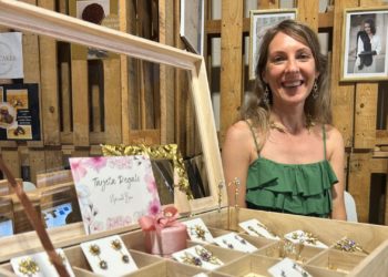 Nat and Bow, el largo viaje desde Irlanda de una marca de joyas femeninas con neta esencia asturiana