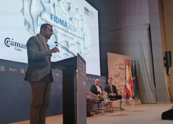 FAMPA corona su jornada anual en FIDMA con un desfile de moda y las emotivas palabras de Barbón