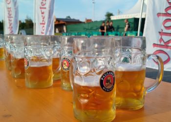 Gijón mantiene su idilio con la cerveza: récord de asistentes en el primer fin de semana del Oktoberfest