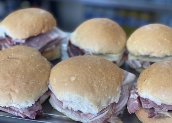 El bar asturiano que vende pinchos talla XL por menos de dos euros