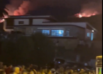 Cierre agridulce a las fiestas de San Roque: los fuegos artificiales provocan varios incendios en la zona de El Sablón