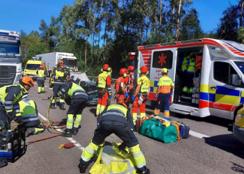 Un accidente en la A-8 deja dos heridos leves y retenciones kilométricas a la altura de Ribadesella