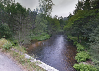 Dos hombres pierden la vida en San Tirso de Abres tras caer con su coche al río