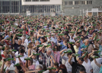 Hasta el año que viene: Gijón se queda sin el récord de escanciado simultáneo