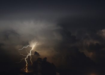 El estruendo que desveló a los vecinos de Gijón esta pasada noche: «Casi me voy con San Pedro»