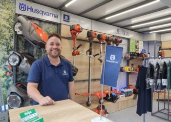 Reipa, la empresa gijonesa que vende en FIDMA la nueva generación de robots cortacésped