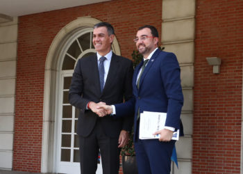 Cataluña, Arcelor y el vial de Jove, ejes de la reunión entre Barbón y Sánchez, que la oposición tilda de infructuosa