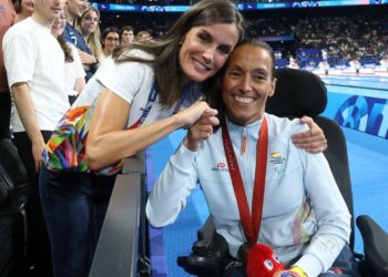 Euforia y máximo apoyo de la reina Letizia al récord de la nadadora Teresa Perales en París