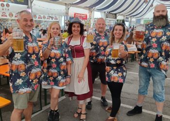 ¡Un brindis (con cerveza) por el Oktoberfest Gijón! La cita de este año congregó a más de 40.000 asistentes