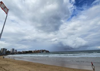 Gijón cierra la puerta a aplicar una ‘ecotasa’ turística en la ciudad: «Aumentar la presión fiscal no es la solución»