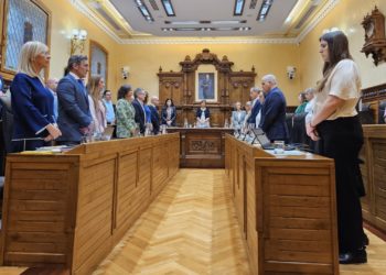 Gijón guarda un minuto de silencio por la tragedia de El Musel: «Ha sumido a la ciudad en un profundo pesar»