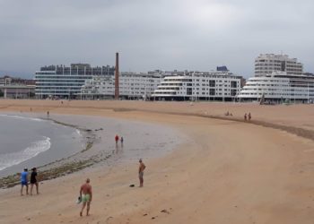 El servicio de ayuda al baño en Poniente para personas con discapacidad se ampliará un 30% en 2025