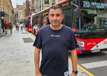 Pedro Roldán (CCOO de EMTUSA): «Gijón está orgullosa de sus autobuses, pero podríamos morir de éxito»