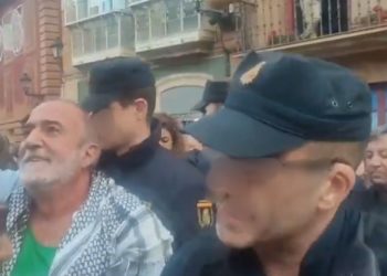 Tensión en el pregón de San Mateo: denuncian que se identificase a los miembros de Asturies con Palestina allí presentes