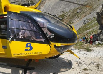 Tres heridos, uno de ellos grave, tras salirse su vehículo de una pista en Aller