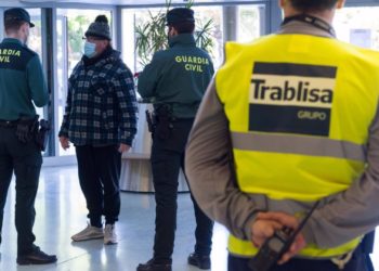 USO tacha de «totalmente abusivas» las inspecciones que sufren los vigilantes del Aeropuerto de Asturias