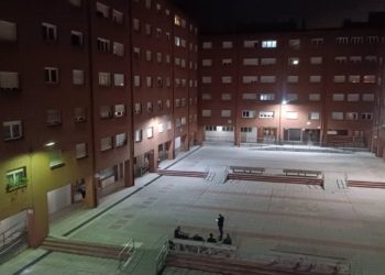 Arde una de las viviendas de Los Patios del Natahoyo