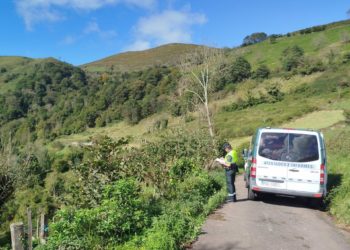 Fallece un anciano tras salirse de la vía el coche que conducía en Belmonte de Miranda