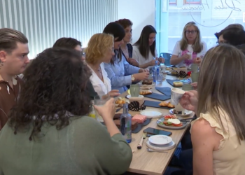 La primera quedada de celíacos triunfa en Gijón: “Vino hasta una pareja de Vitoria”