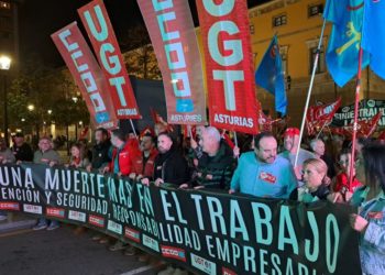 Una gran manifestación recorre las calles de Gijón bajo el lema ‘Ni una muerte más en el trabajo’