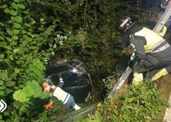 Un aparatoso accidente en Amieva deja un herido de 73 años