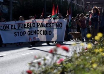 Más de mil personas se concentran en Gijón en apoyo al pueblo palestino: «Stop genocidio»