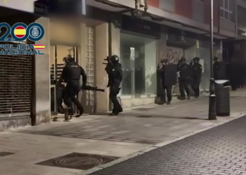 Vídeo | Espectacular despliegue policial en Avilés para detener a un hombre por enaltecimiento del terrorismo yihadista