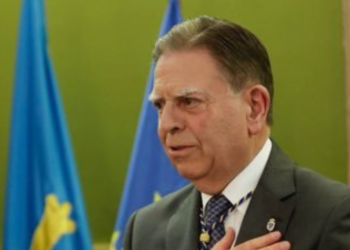 Las redes arden tras la ‘aldea’ de Canteli: «Un cargo obliga a ciertos comportamientos, distintos a los del chigre»