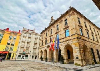 Indignación en ‘Les Caseríes’ tras no poder acceder al Consejo Social: «O cambia la norma, o dejaremos de asistir»