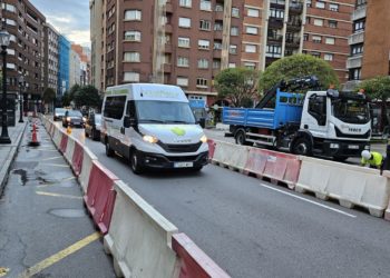 Divisores de colores, operarios y primeras retenciones: comienzan las obras en la avenida de la Costa