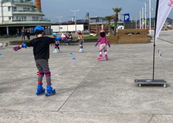 Poniente ‘sobre ruedas’: Deportes activa una nueva edición del Programa Municipal de Patinaje en la Calle