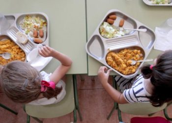 Educación analizará la viabilidad de implementar la ‘línea caliente’ en los comedores escolares locales