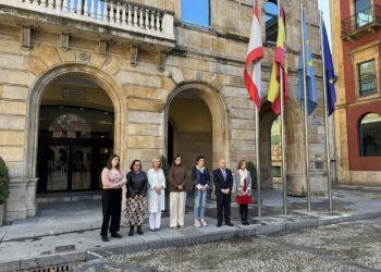 La Corporación gijonesa se suma a los gestos de condolencia con las víctimas de la DANA