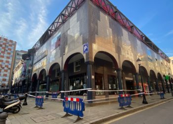 Continúa el riesgo de desprendimientos en el centro comercial de San Agustín