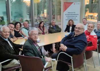 La Asociación Amigos de Dionisio de la Huerta visita las instalaciones de Cruz Roja en Gijón