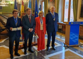 Almeida, al recibir el ‘Nuncio Ovetense’: «Oviedo es la capital sentimental de los españoles»