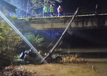 Fallece un hombre en un accidente de tráfico al caer desde un puente en Parres
