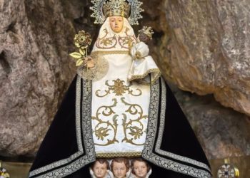 La Santina de Covadonga luce un manto negro en señal de luto por los fallecidos en la DANA