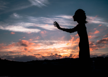 No tener tiempo, dormir poco, falta de productividad… Los motivos por los que los expertos defienden el horario de invierno