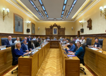 Las cifras sobre atropellos en Gijón ocupan el momento más tenso del Pleno: «Tienen la misma estrategia que Alvise»