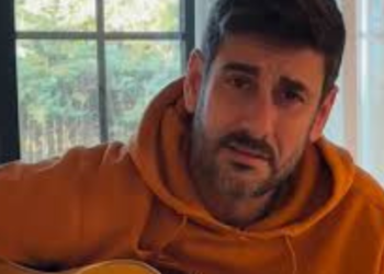 Así suena la nueva canción de Melendi dedicada a Valencia: «Otra vez el pueblo está salvando al pueblo»