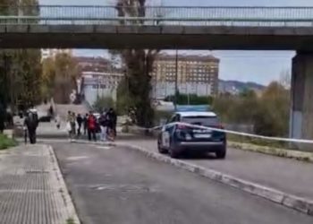 Hallan el cuerpo sin vida de un hombre en las inmediaciones del puente de Los Canapés, en Avilés