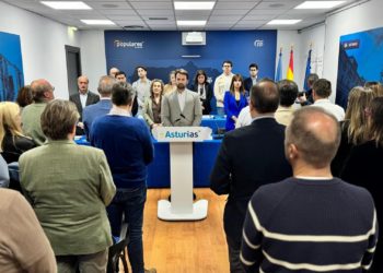 Pumariega elude hablar de divisiones en el PP de Gijón y llama a «crear un partido fuerte y unido para 2027»