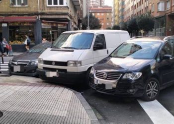 Apoyo del sector de la movilidad sostenible al autor de las 110 denuncias: «El ‘malo’ no es él; son los que aparcan mal»