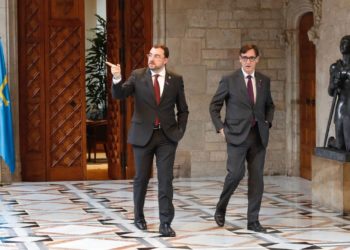 «Con Asturias compartimos valores importantes», destaca Illa durante la visita de Barbón a Cataluña