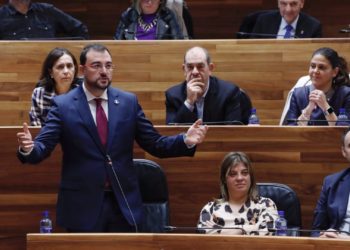 Las «políticas agresivas» de Estados Unidos y China, claves en el paso atrás de ArcelorMittal, según Barbón