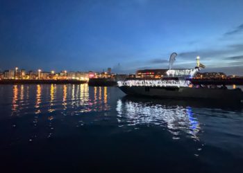 Una Navidad mecida por la marea: el ‘Gijón Christmas Boat’ regresa al Puerto Deportivo de la ciudad