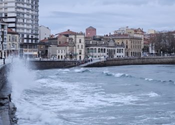 ‘Caetano, el tímido’: la borrasca que mantiene en alerta naranja a Asturias aún se reserva su fuerza