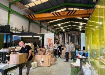 La ayuda de Grupo Diseña irá ‘para rato’: el taller gijonés creará un centro de recogida permanente junto a la Fundación Benclinic de Valencia